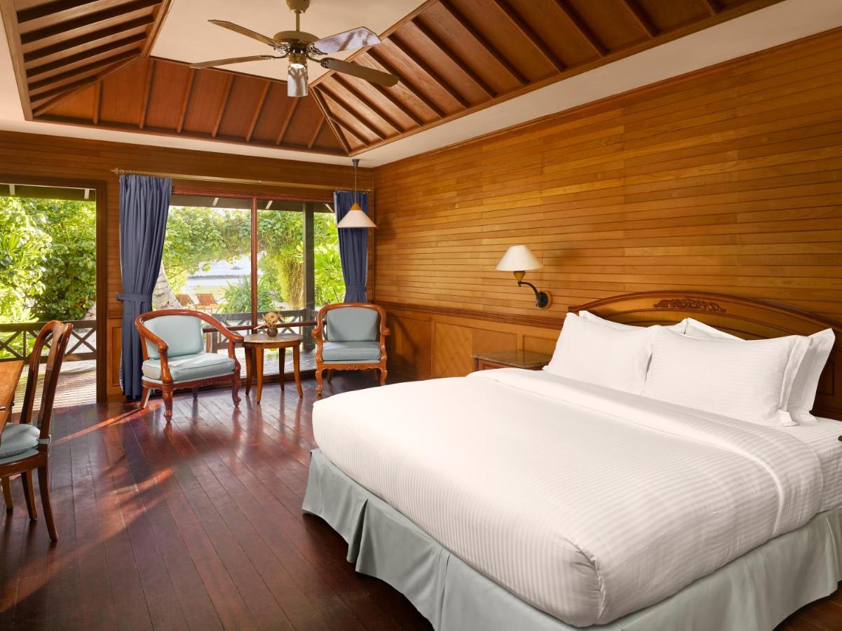 Royal Island Maldives Resort 5*