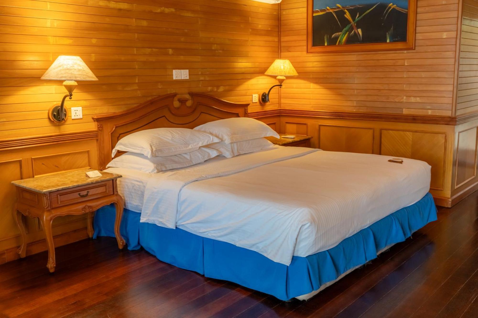Resort Royal Island Maldives Dharavandhoo